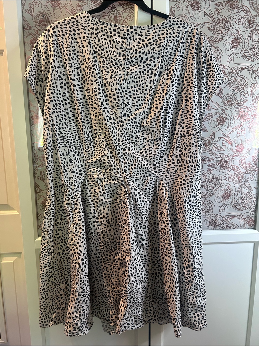 H&M Black and Light Beige Animal Print Button-Front Cotton Dress - Picture 6 of 6